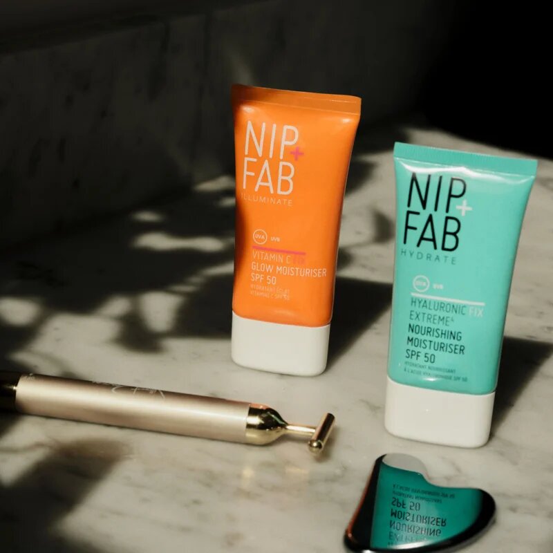 NIP+FAB Vitamin C Fix Glow Moisturiser rozjasňující pleťový krém SPF 50 50 ml