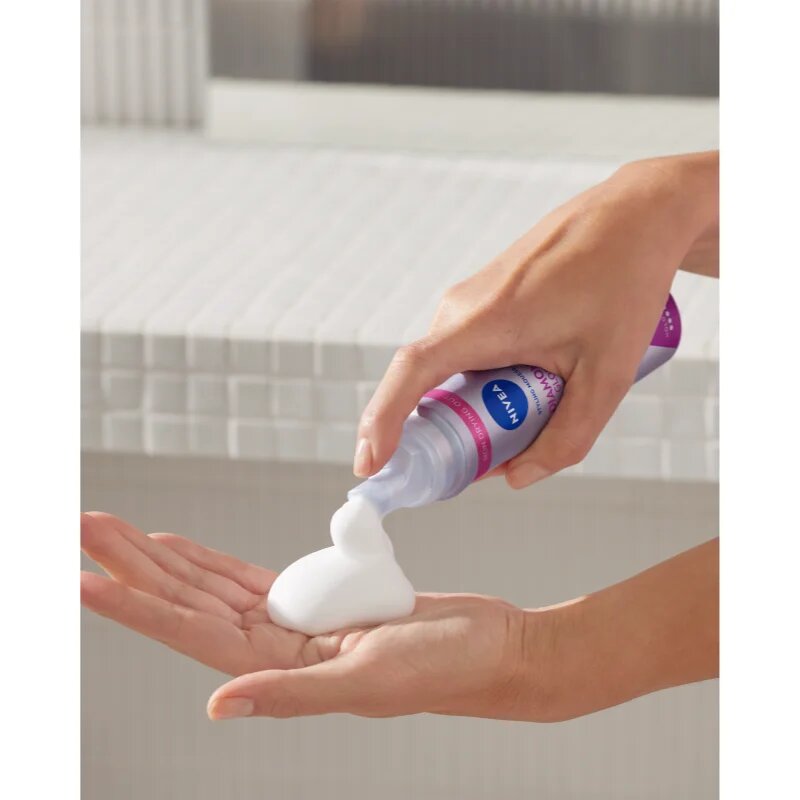 Nivea Diamond Gloss pěnové tužidlo 150 ml