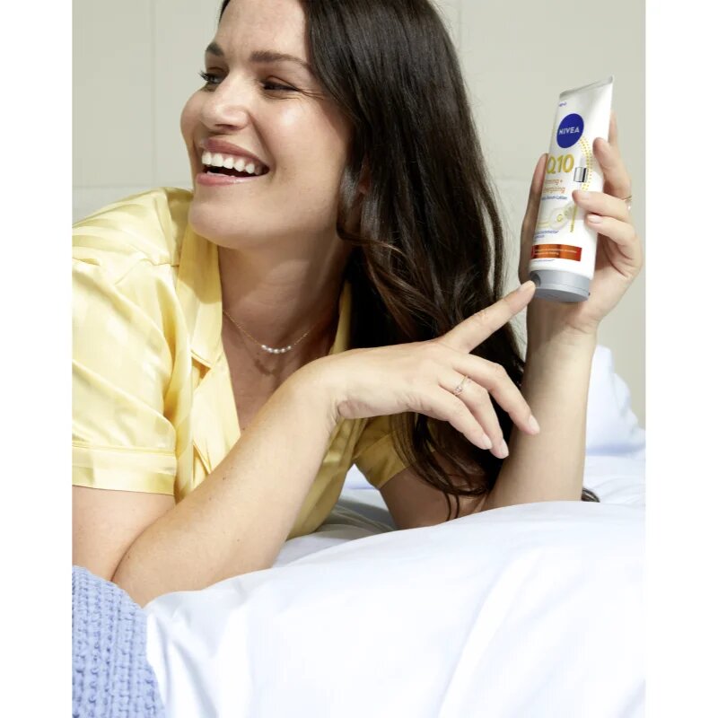 Nivea Q10 Firming + Energizing zpevňující tělové sérum 200 ml
