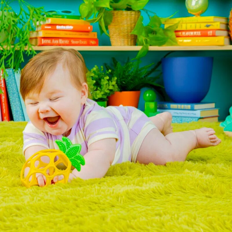 Oball Teether My Own™ kousátko Pineapple 1 ks