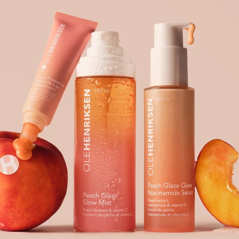 OLEHENRIKSEN Pout Preserve Peptide Lip Treatment hydratační lesk na rty odstín Peach Glaze 12 ml
