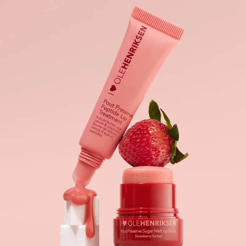 OLEHENRIKSEN Pout Preserve Sugar Melt Exfoliating Lip Scrub cukrový peeling na rty odstín Strawberry Sorbet 8 g