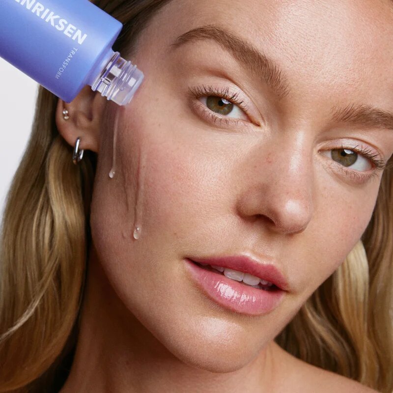 OLEHENRIKSEN Transform Silkfoliant Daily Tri-Acid Smoothing Toner with Mandelic Acid jemné exfoliační tonikum pro každodenní použití 30 ml