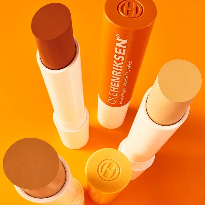 OLEHENRIKSEN Truth Banana Bright+ Vitamin CC Stick rozjasňující korektor odstín Pumpkin 3.7 g