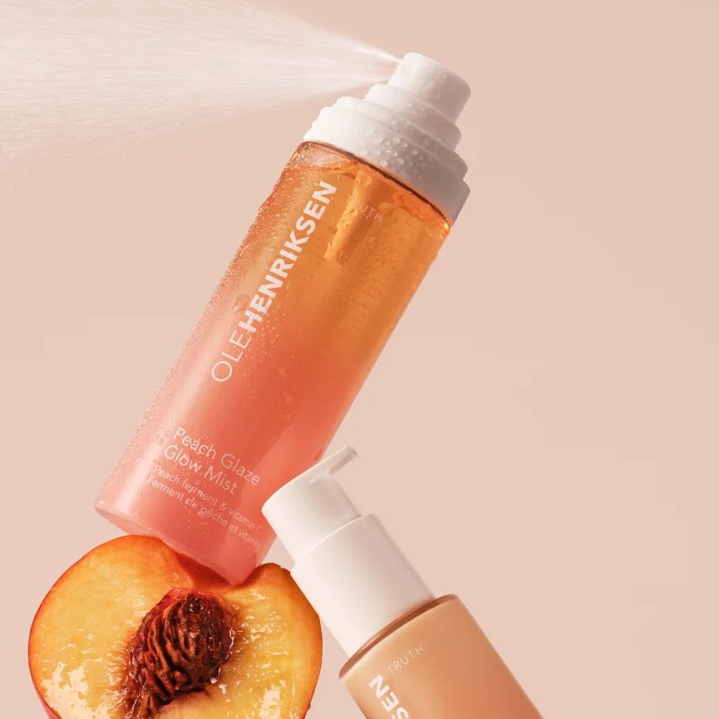 OLEHENRIKSEN Truth Peach Glaze Glow Mist pleťová mlha s vitaminem C 80 ml