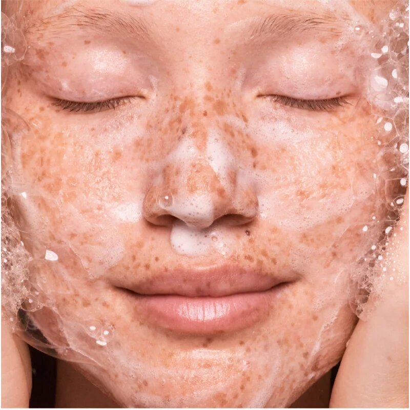 OLEHENRIKSEN Truth Peach Glaze Glow Niacinamide Cleanser čisticí pěnivý gel pro rozjasnění a hydrataci 60 ml