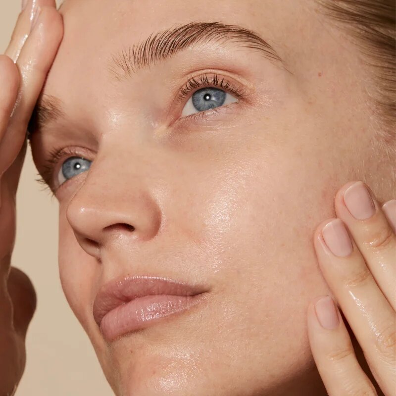 Omorovicza Queen Essence hydratační esence s kyselinou hyaluronovou 100 ml