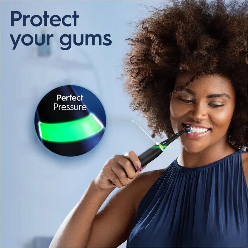 Oral-B iO White Clean elektrický zubní kartáček s pouzdrem na nabíječku Matte Black 1 ks