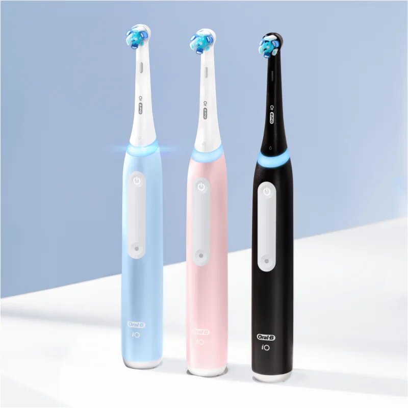 Oral-B iO White Clean elektrický zubní kartáček s pouzdrem na nabíječku Matte Black 1 ks