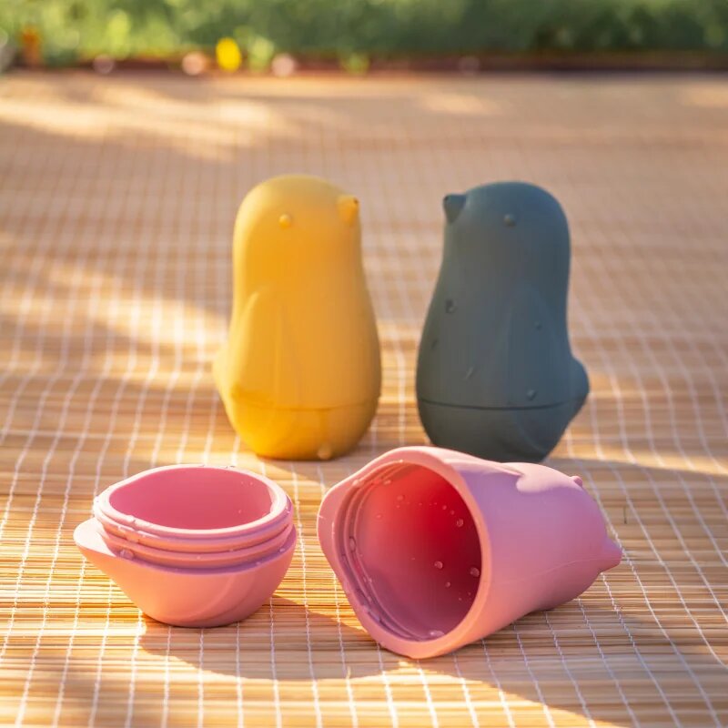 Petite&Mars Love Birds hračka do vody 6 m+ Ochre Green 2 ks
