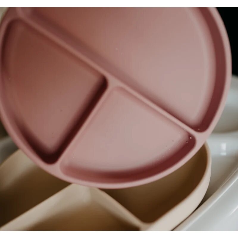 Petite&Mars Take&Match 6m+ dělený talíř kulatý Dusty Rose 1 ks