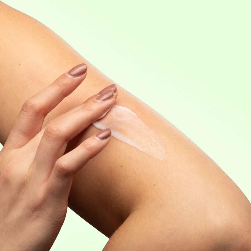 Q+A AHA Exfoliator obnovující tělové mléko s exfoliačním účinkem vůně Golden Vanilla + Coconut 250 ml
