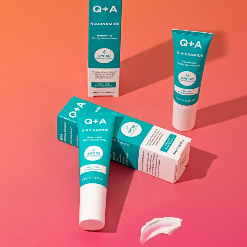 Q+A Niacinamide ochranný krém na obličej SPF 50 50 ml