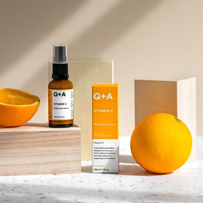 Q+A Vitamin C rozjasňující sérum s vitaminem C 30 ml