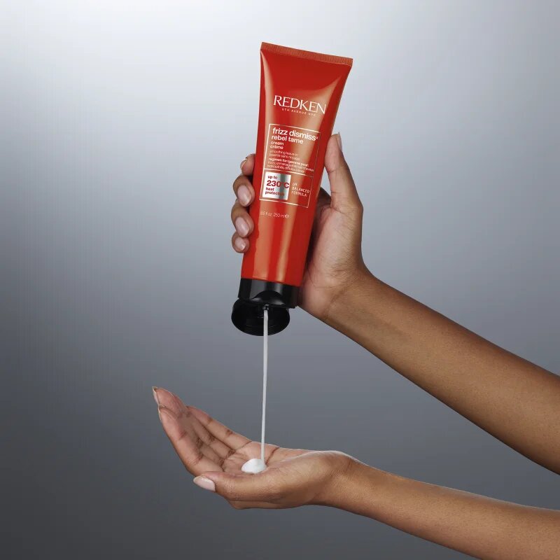 Redken Frizz Dismiss termoochranný krém pro uhlazení nepoddajných vlasů 250 ml