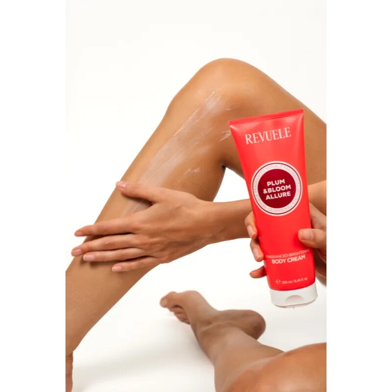 Revuele Plum & Bloom Allure Fragranced Brightening Body Cream rozjasňující tělový krém s hydratačním účinkem pro ženy 250 ml