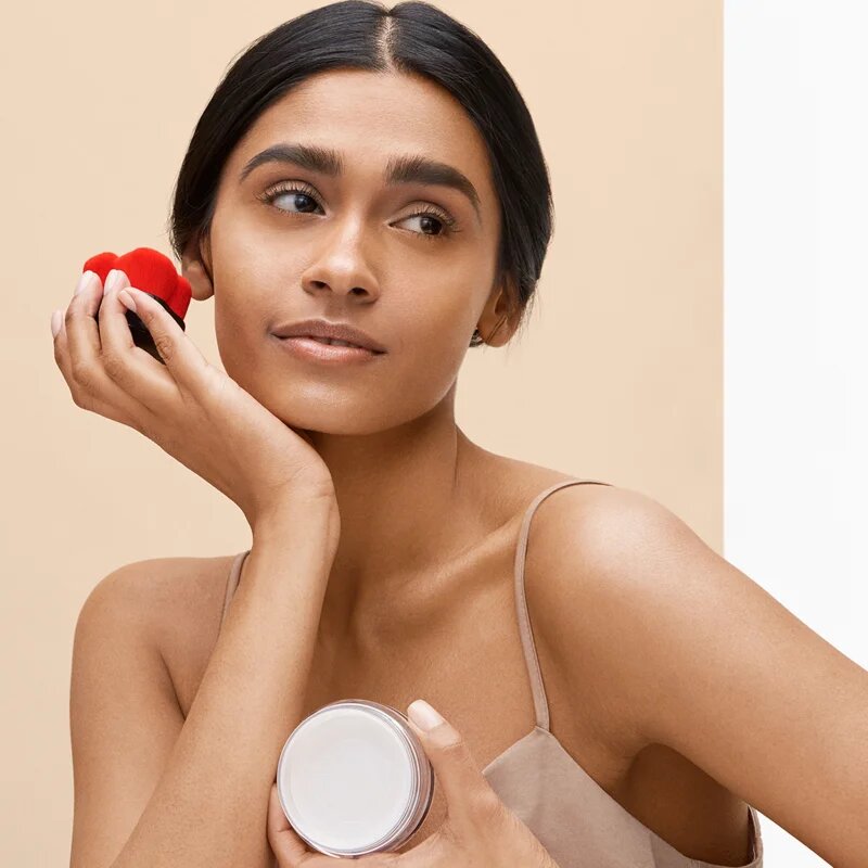 Shiseido HANATSUBAKI HAKE Polishing Face Brush štětec na aplikaci tekutých a pudrových produktů 1 ks