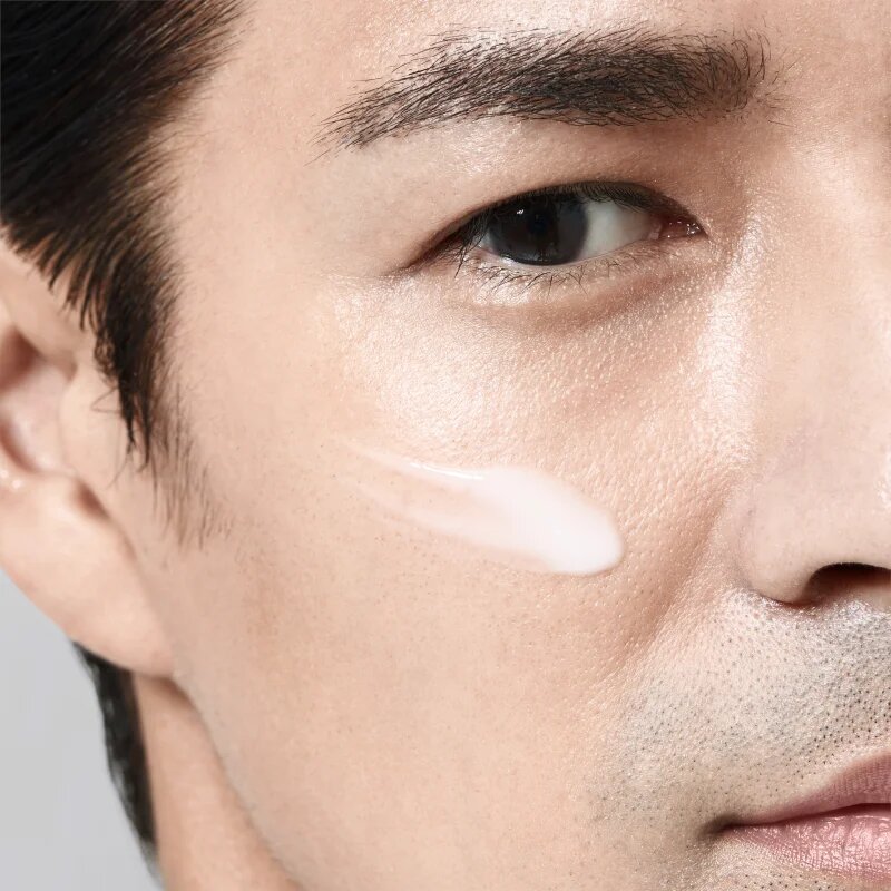 Shiseido Men Energizing Moisturizing Extra Light Fluid fluid s regeneračním účinkem pro muže 100 ml