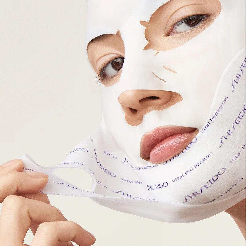 Shiseido Vital Perfection Liftdefine Radiance Face Mask luxusní zpevňující maska na obličej pro ženy 6x2 ks