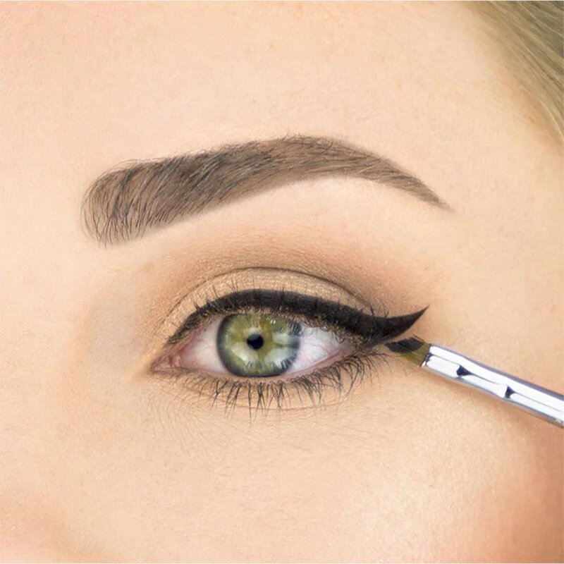 Sigma Beauty Eyes E06 WINGED LINER™ BRUSH štětec na oční linky 1 ks