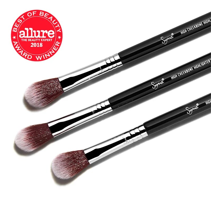 Sigma Beauty Face F03 High Cheekbone Highlighter™ Brush štětec na rozjasňovač 1 ks