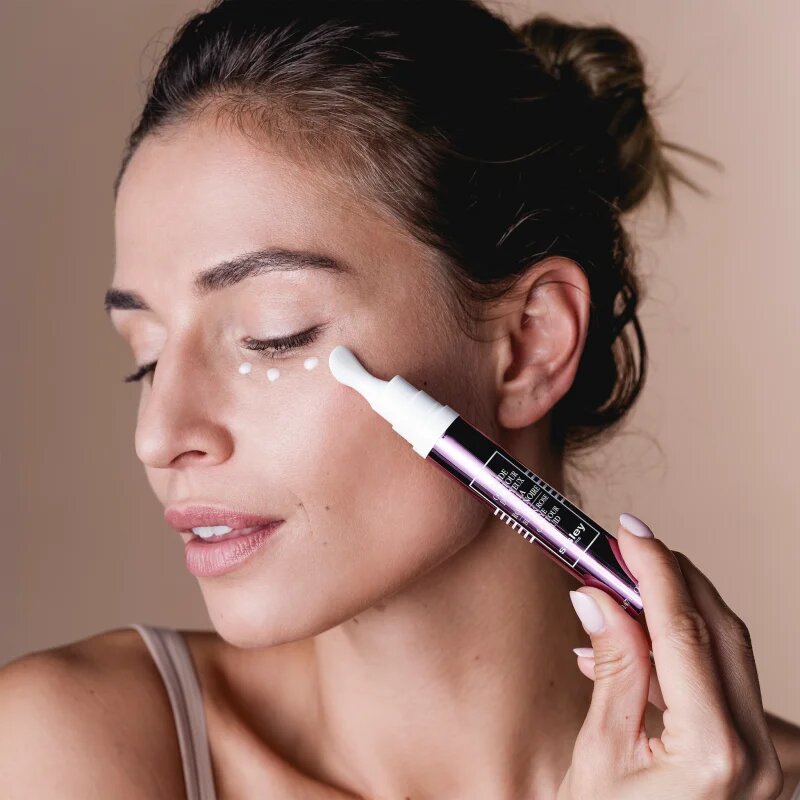 Sisley Black Rose Eye Contour Fluid rozjasňující protivráskový fluid na oční okolí s revitalizačním účinkem 14 ml