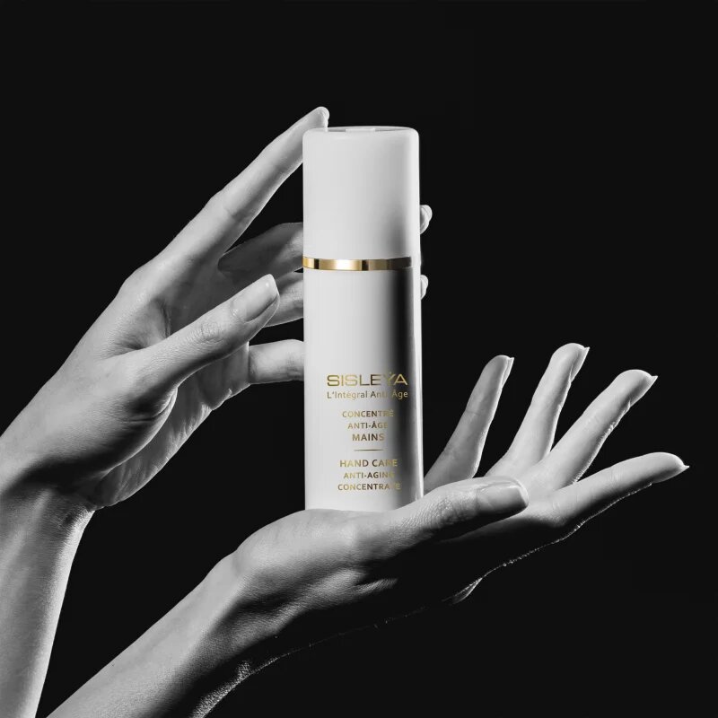 Sisley Sisleÿa L'Integral Anti-Aging Concentrate Hand Care omlazující krém na ruce proti pigmentovým skvrnám SPF 30 75 ml