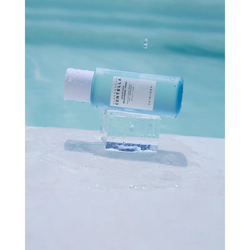 SKIN1004 Madagascar Centella Hyalu-Cica Brightening Toner jemné exfoliační tonikum pro rozjasnění a hydrataci 210 ml