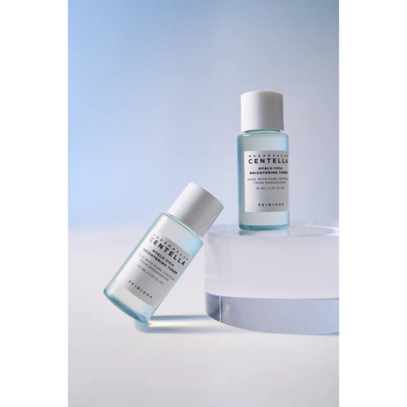 SKIN1004 Madagascar Centella Hyalu-Cica Brightening Toner jemné exfoliační tonikum pro rozjasnění a hydrataci 30 ml