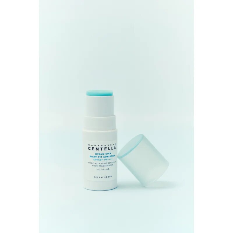 SKIN1004 Madagascar Centella Hyalu-Cica Silky-Fit Sun Stick ochranná hydratační tyčinka SPF 50+ 7 g