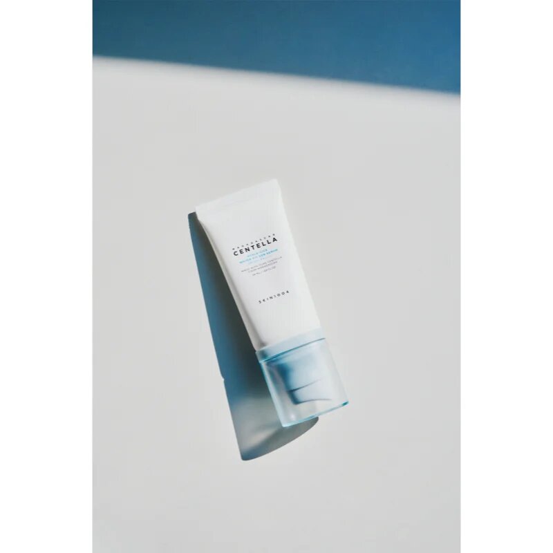 SKIN1004 Madagascar Centella Hyalu-Cica Water-Fit Sun Serum ochranné sérum s hydratačním účinkem SPF 50+ 50 ml