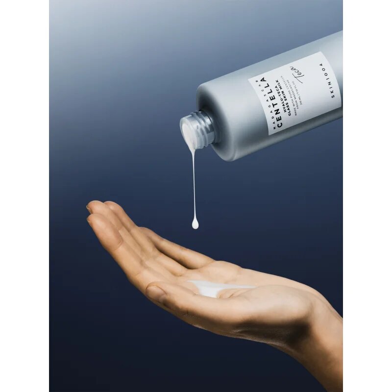 SKIN1004 Madagascar Centella Hyalu-Teca Glass Skin Milk mléčné tonikum pro rozjasnění a hydrataci 210 ml