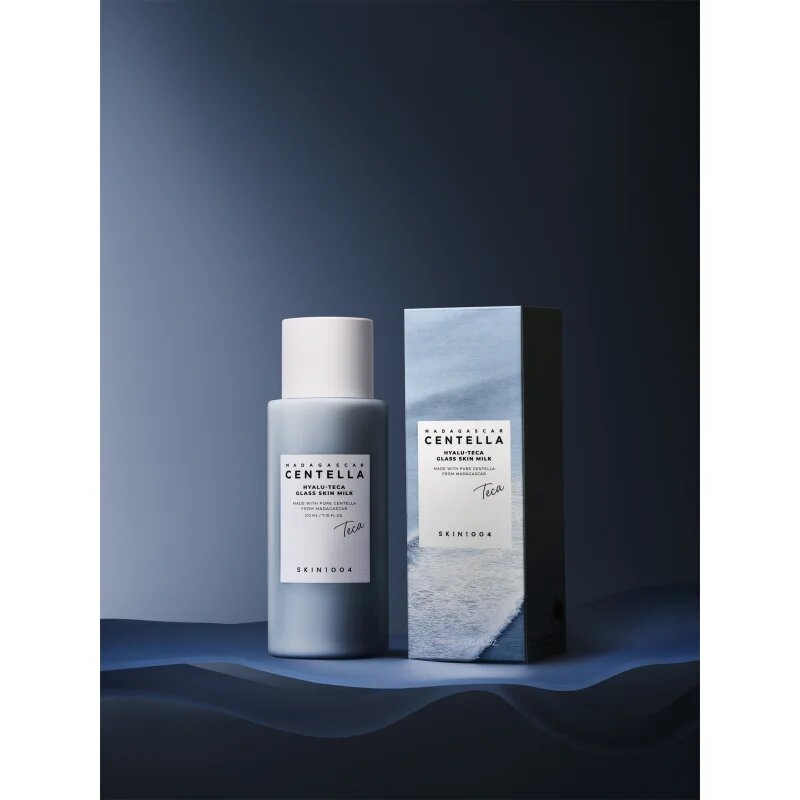SKIN1004 Madagascar Centella Hyalu-Teca Glass Skin Milk mléčné tonikum pro rozjasnění a hydrataci 210 ml