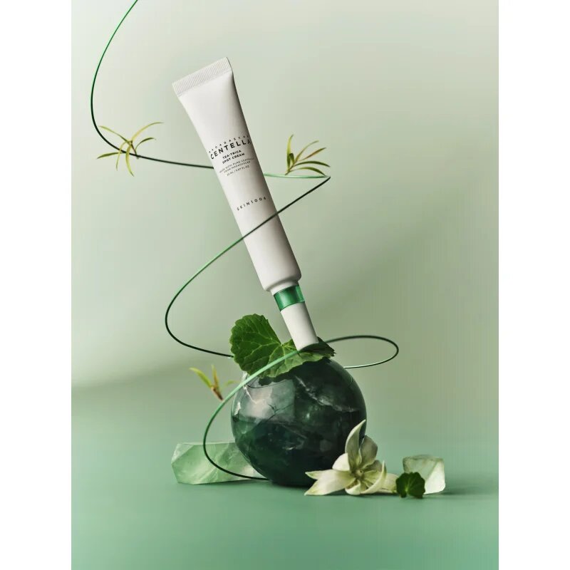 SKIN1004 Madagascar Centella Tea-Trica Spot Cream lokální péče proti akné se zklidňujícím účinkem 20 ml