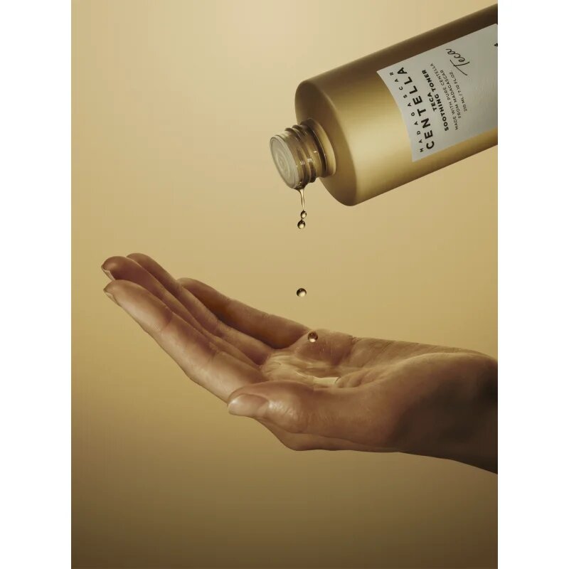 SKIN1004 Madagascar Centella Teca Soothing Toner jemné exfoliační tonikum se zklidňujícím účinkem 210 ml