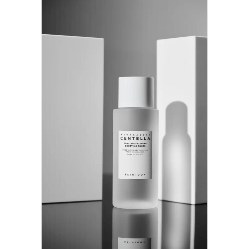 SKIN1004 Madagascar Centella Tone Brightening Boosting Toner osvěžující hydratační tonikum 210 ml
