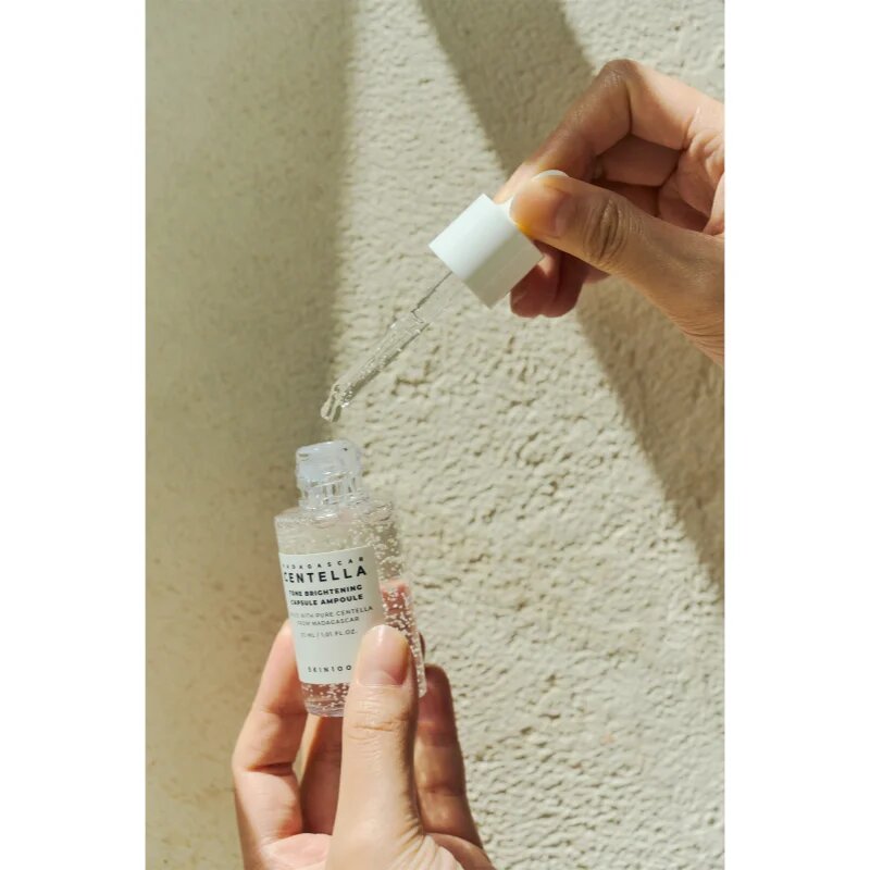 SKIN1004 Madagascar Centella Tone Brightening Capsule Ampoule hydratační sérum pro rozjasnění a vyhlazení pleti 30 ml