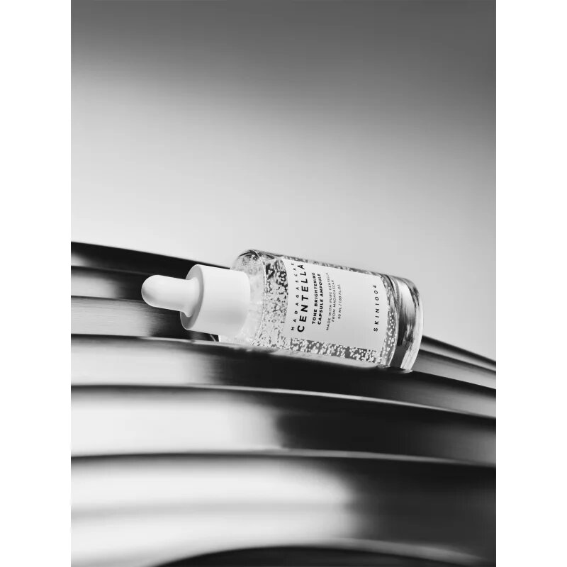 SKIN1004 Madagascar Centella Tone Brightening Capsule Ampoule hydratační sérum pro rozjasnění a vyhlazení pleti 50 ml
