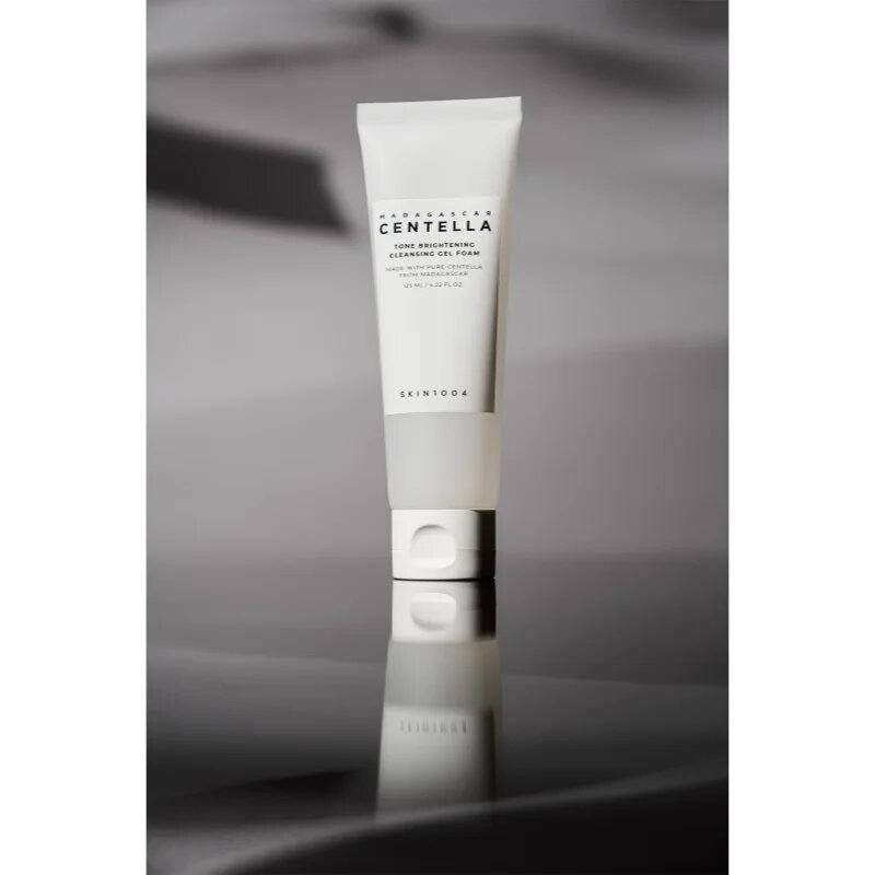 SKIN1004 Madagascar Centella Tone Brightening Cleansing Gel Foam pěnivý čisticí gel pro rozjasnění a hydrataci 125 ml