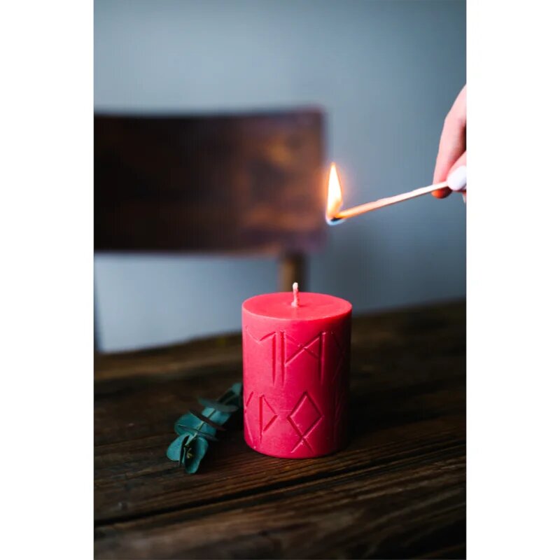 Smells Like Spells Rune Candle Freya vonná svíčka (love/relationship) 300 g