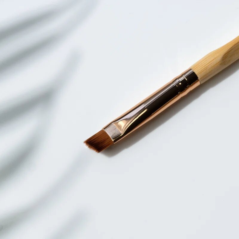 So Eco Angled Eyeliner Brush zkosený štětec na oční linku 1 ks