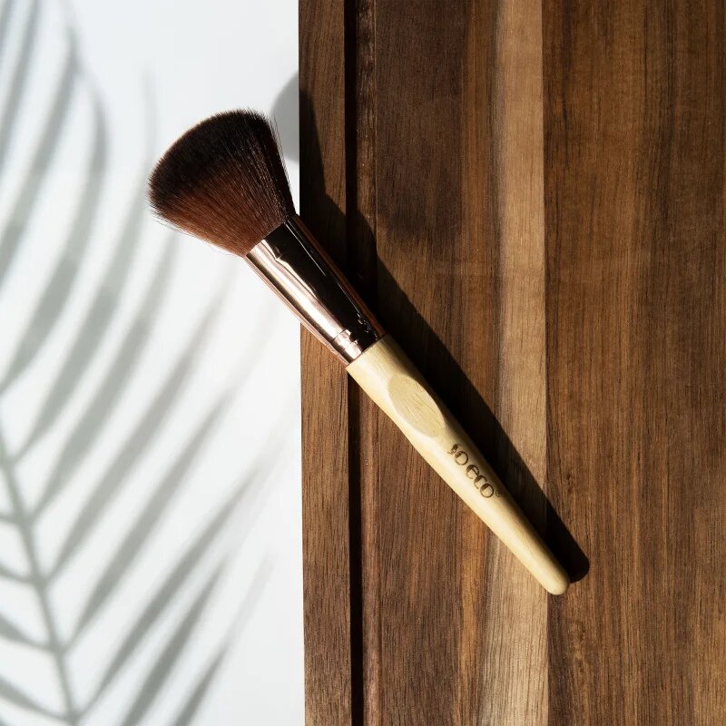 So Eco Blush Brush štětec na tvář s hypoalergenními štětinami 1 ks