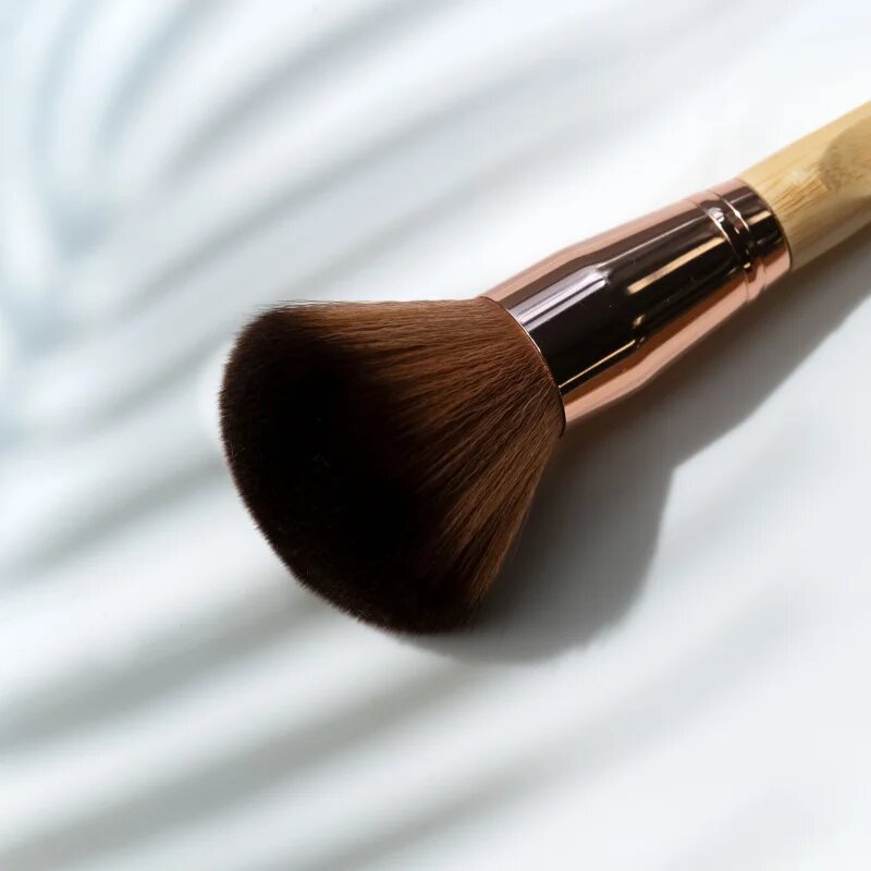 So Eco Bronzer Brush štětec na bronzer s hypoalergenními štětinami 1 ks