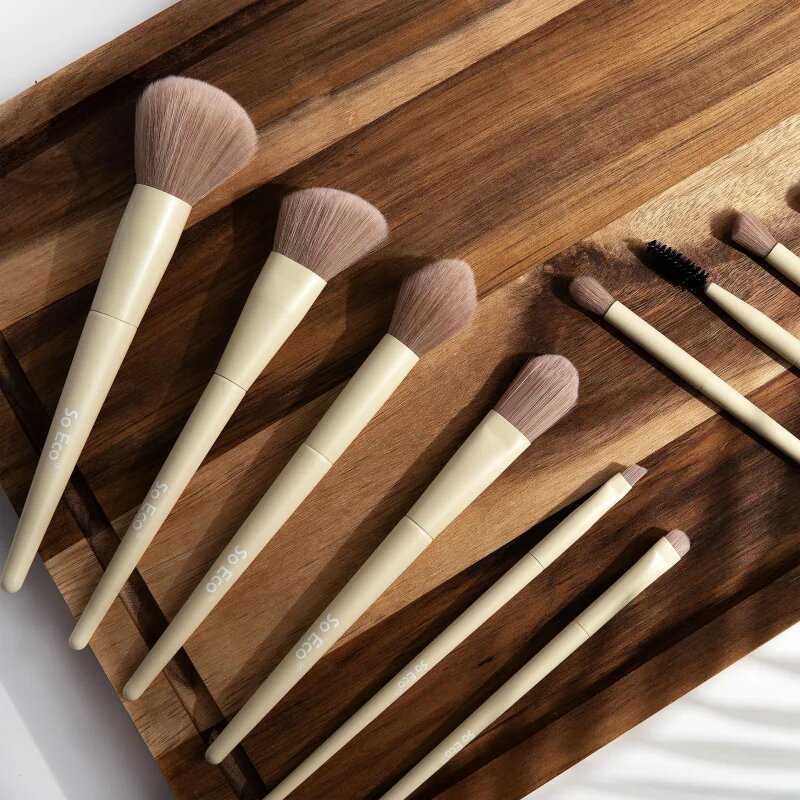 So Eco Flawless 12 Piece Brush & Bag Set Complexion Sponge sada štětců s taštičkou