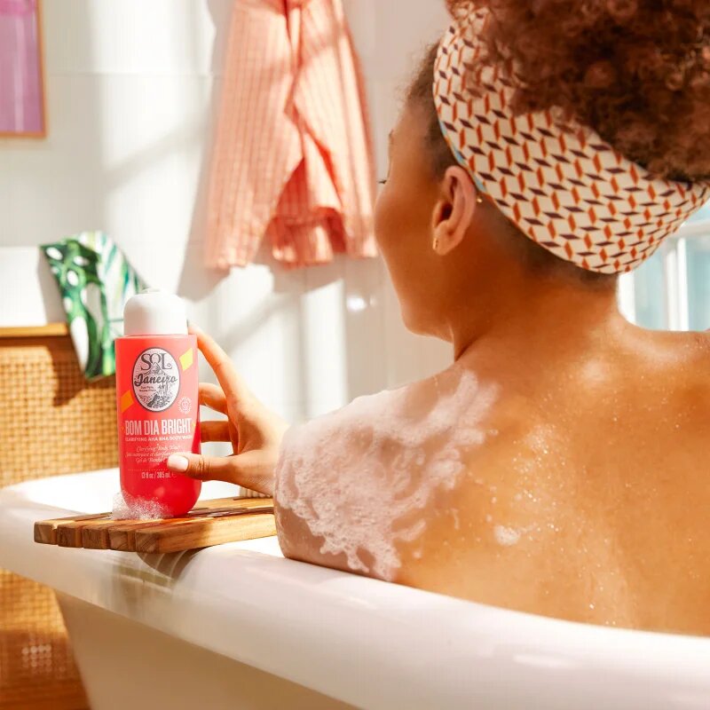 Sol de Janeiro Bom Dia™ Bright Body Wash exfoliační sprchový gel s vyhlazujícím efektem 385 ml