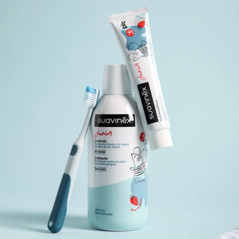 Suavinex Junior 6 y+ ústní voda pro děti příchuť Strawberry 500 ml