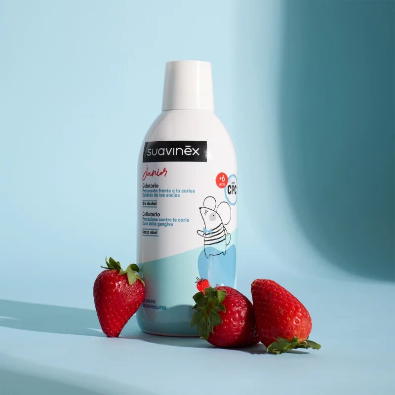 Suavinex Junior 6 y+ ústní voda pro děti příchuť Strawberry 500 ml