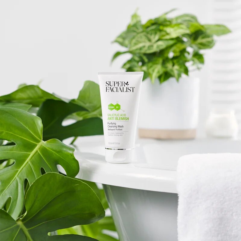 Super Facialist Salicylic Acid Anti Blemish odličovací čisticí gel pro problematickou a mastnou pokožku 150 ml