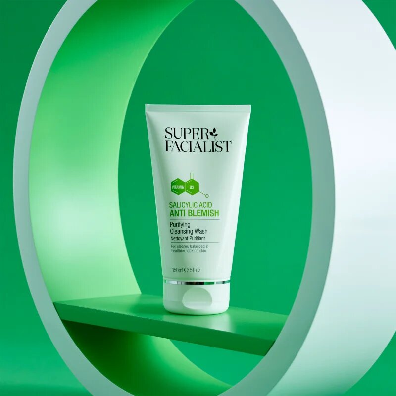 Super Facialist Salicylic Acid Anti Blemish odličovací čisticí gel pro problematickou a mastnou pokožku 150 ml