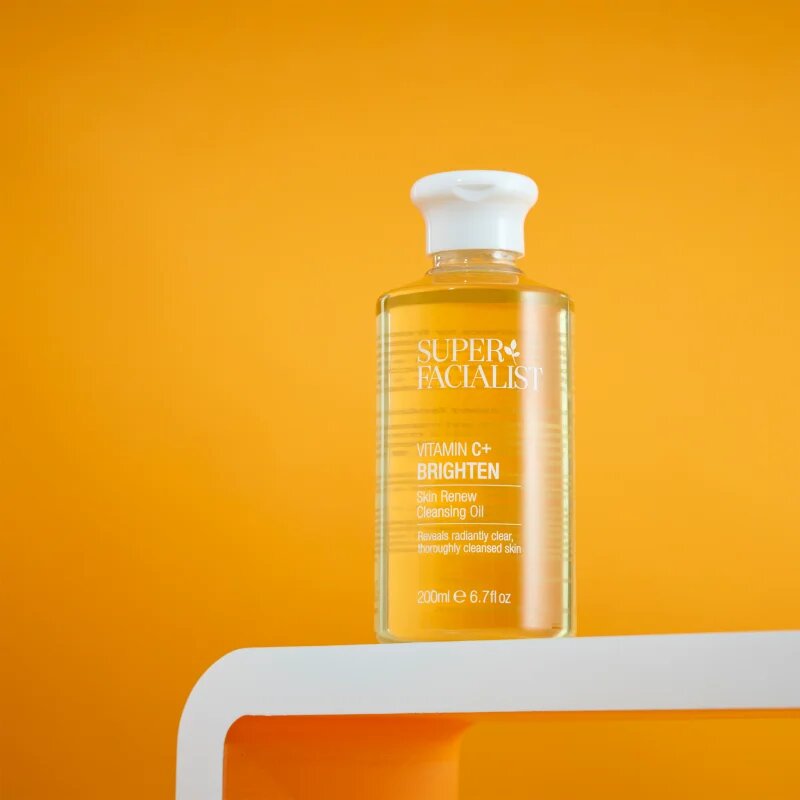 Super Facialist Vitamin C+ Brighten čisticí a odličovací olej pro rozjasnění pleti 200 ml